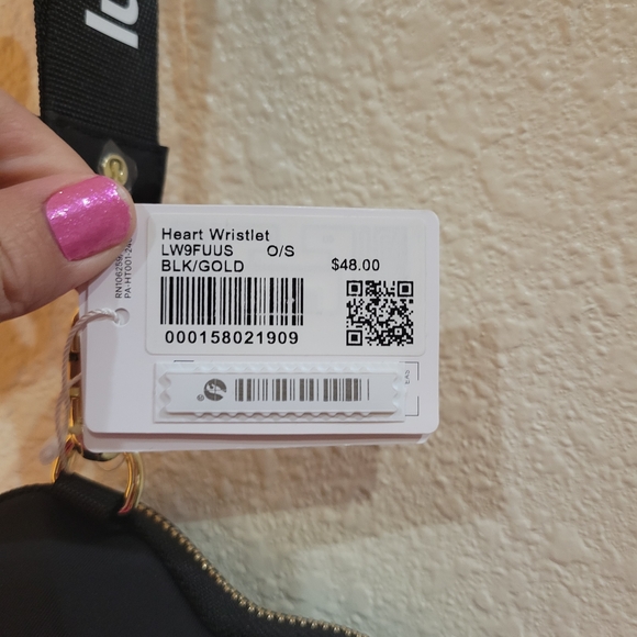 Lululemon Heart Wristlet In Black And Gold- NWT - Picture 12 of 14